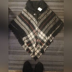 NWT ST.JOHNS BAY SHAW WITH 2 TOGGLE BUTTONS CLOSURE,SOFTEST MATERIAL EVERRR!!